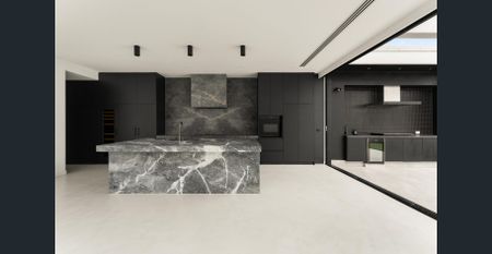 Luxury Family Living in Prime Brighton East - Photo 4