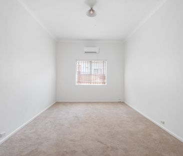 HUGE 3 BEDROOM FAMILY HOME - Photo 6
