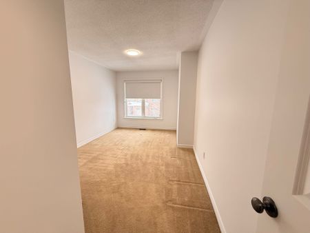 For Lease - 412 Stalwart Crescent, Blossom Park - Airport and Area, Ontario - Photo 5