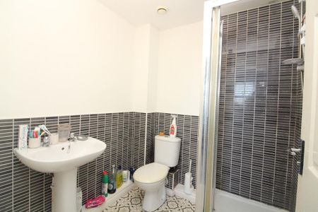 2 bedroom apartment to rent - Photo 4