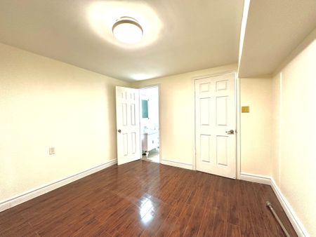 For Lease - 242 Fairglen Avenue, Toronto, Ontario - Photo 5