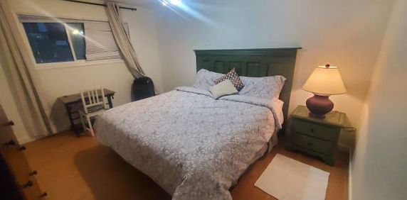 3 Bedroom Furnished House Sublet - Photo 2