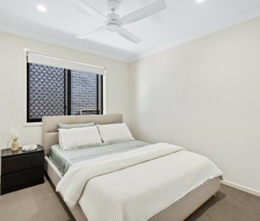 IMMACULATE FAMILY HOME - Photo 6