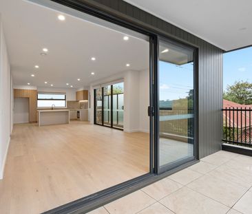 LIKE NEW TOWNHOME IN THE HEART OF ELTHAM VILLAGE SHOPPING CENTRE - Photo 3