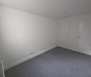 3 bedroom flat to rent - Photo 4