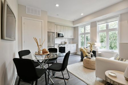 16 Champagne Avenue South - 204 - Photo 4