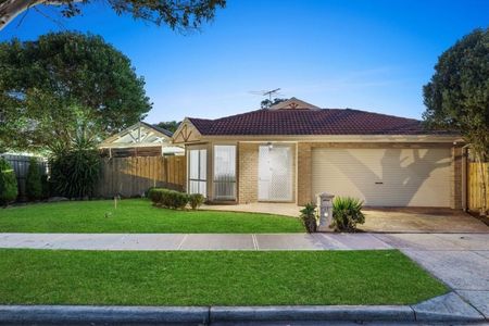 49 Summerlea Road Narre Warren VIC - Photo 2