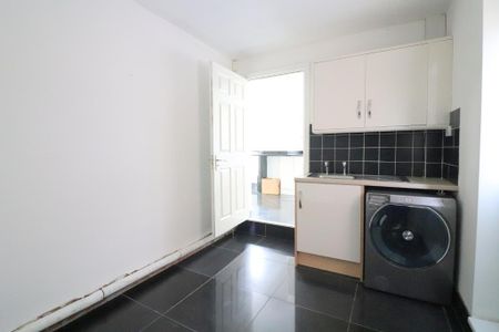 4 Bedroom Detached To Rent - Photo 2