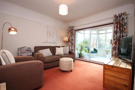 2 bedroom detached bungalow to rent - Photo 4