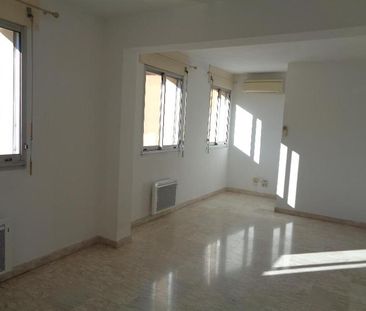 Location Appartement 2 pièces 50m² DRAGUIGNAN 83300 - Photo 2
