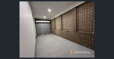 Charming Charmhaven Brand new no expense spared. - Photo 2