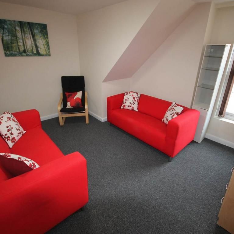 1 bedroom in a house share to rent - Photo 1