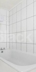 Superbly located, bright and airy ground floor private development - Photo 3