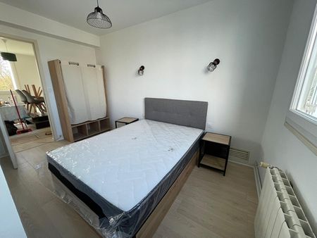 Location Appartement 4 pièces 63m² LA ROCHELLE 17000 - Photo 2