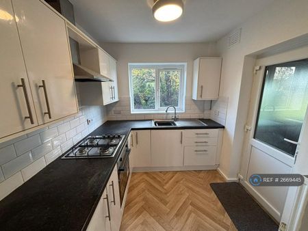 3 bedroom semi-detached house to rent - Photo 5