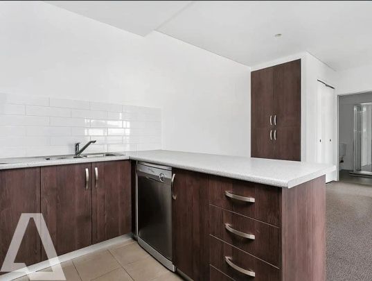 “Centrally Located Apartment next to UniSA” - Photo 1