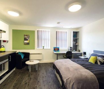 1 bedroom in a flat share to rent - Photo 1