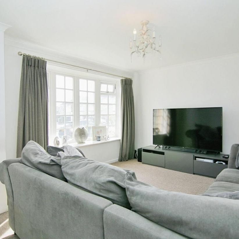 Lawns Green, New Farnley, Leeds - Photo 1