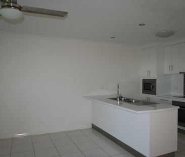 COSY UNIT READY TO MOVE IN - Photo 6