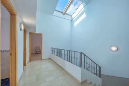 4 Bedroom Townhouse For Rent in Guadalmina Alta, Málaga - Photo 3