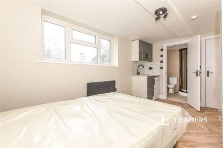 Studio to rent - Photo 2