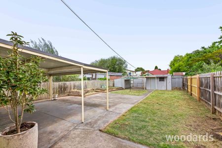 Three Bedroom Family Home - Photo 2