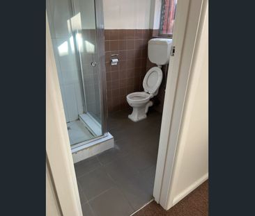 Spacious One Bedroom Ground Floor Apartment in Collingwood! - Photo 4