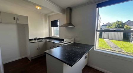 Charming Saint Kilda Rental Awaits You! - Photo 2