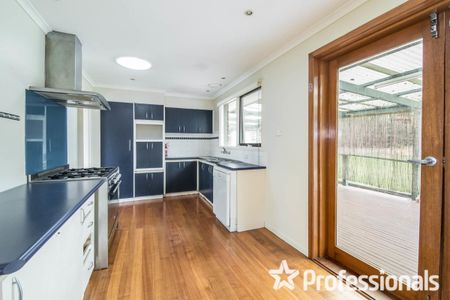 8 Sabre Court, Ferntree Gully VIC 3156 - Photo 2