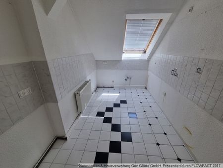 Ab sofort frei - gepflegte 2-Raum-Wohnung mit Dachspitz (3.OG) - Magdeburger Allee 68 - Photo 3