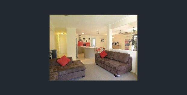 Spacious 4 Bedroom Family Home Plus Office/ Study! - Photo 1