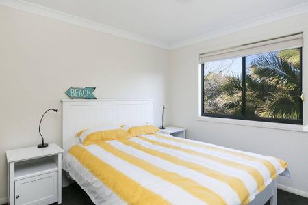 Luxe By The Beach! 3 Bedroom Townhouse... perfect beach location - Photo 3