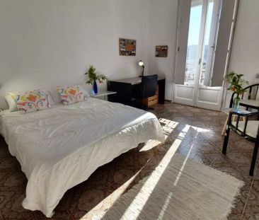 Room in a shared 9-bedroom apartment for rent in El Gòtic, bills included - Foto 2