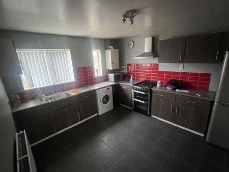 Moorthorpe Avenue, Bradford, BD3 - Photo 2