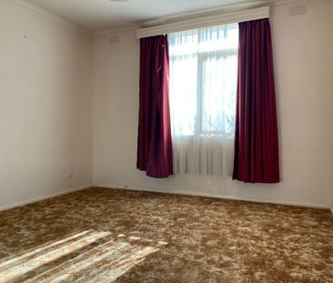 530 Waverley Road, Mount Waverley VIC 3149 - House For Rent | Domain - Photo 6