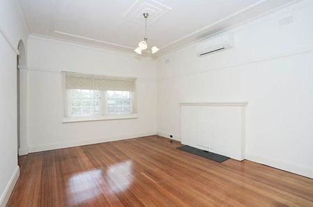 Spacious Ground Floor Period Apartment in Prime Hawthorn Locale - Photo 2