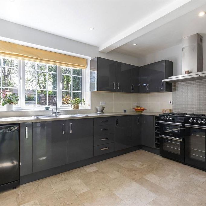 5 bedroom detached house to rent - Photo 1