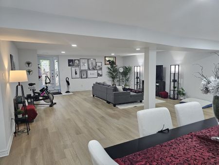 For Lease - 33 Country Heights Drive, Richmond Hill, Ontario - Photo 2