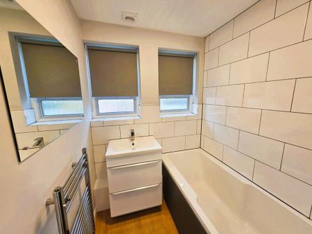 3 bedroom semi-detached house to rent - Photo 2