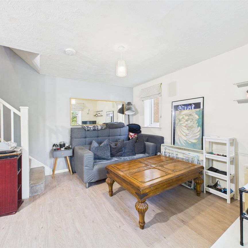 Dakin Close, Maidenbower - Photo 1