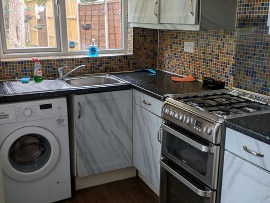 3 Bed Terraced House, York Road, B28 - Photo 1