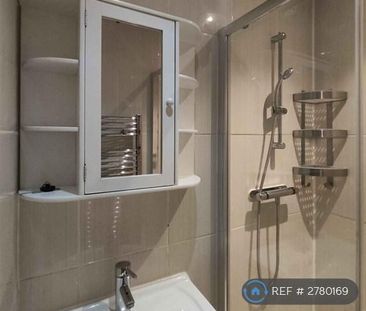 1 bedroom in a house share to rent - Photo 5