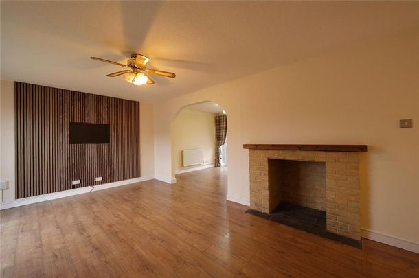 4 bedroom semi-detached house to rent - Photo 1