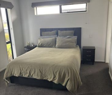 Spacious 4-Bedroom Home in Woodend - Photo 1