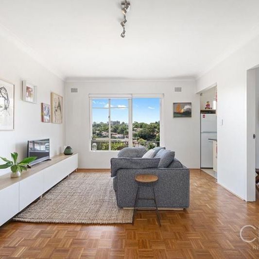 Fully Furnished One Bed Apartment With Parking - Photo 1