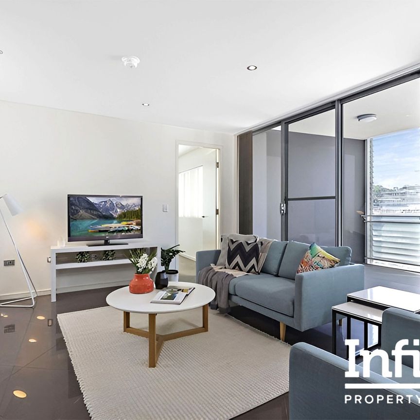 MODERN TWO-BEDROOM APARTMENT IN STRATHFIELD - Photo 1