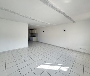 Location Appartement 1 pièce 35m² TOURVES 83170 - Photo 2