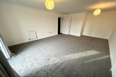 Midanbury Court, SO18 - Photo 4