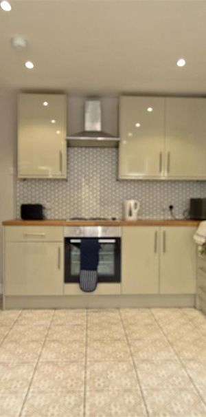 Cliff Road Gardens, Woodhouse, LS6 2EY, Leeds - Photo 1