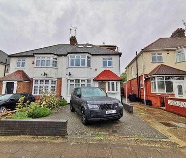 Sefton Avenue, Mill Hill, NW7 - Photo 4